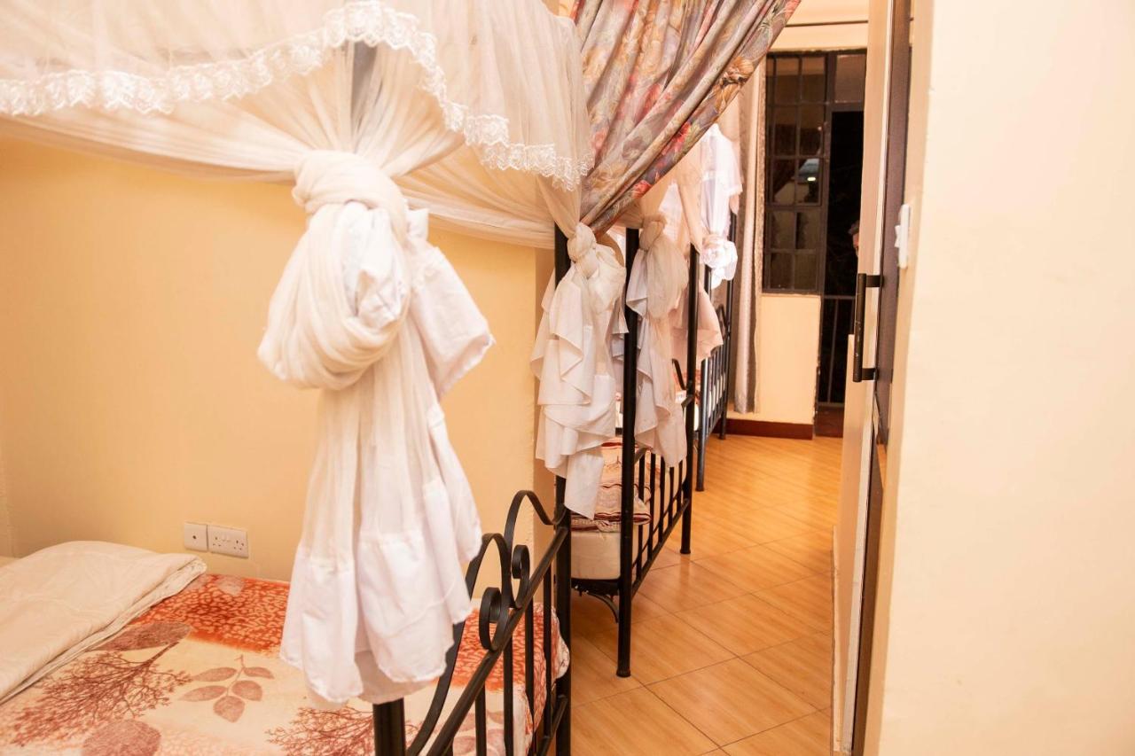 Meru Safari House Hostel *
