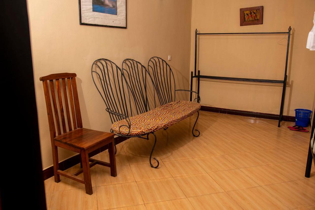 Meru Safari House *